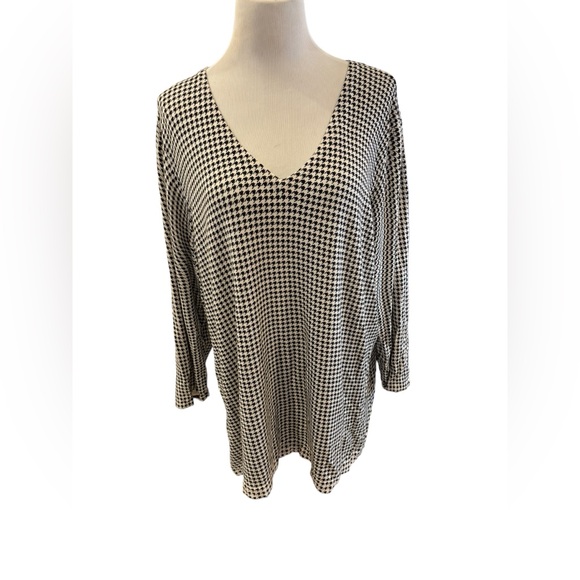 Lane Bryant Women’s Black and White V-Neck‎ Top Size 26/28 - Picture 1 of 10